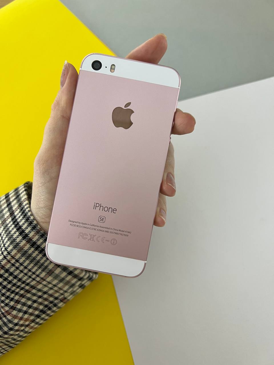Apple iPhone SE 32gb Rose Gold в Тюмени